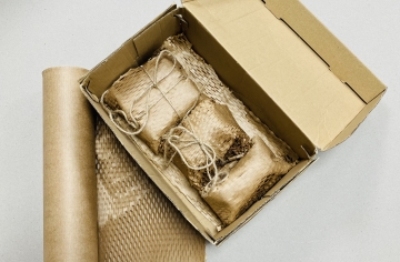 Giấy Gói Tổ Ong – Tối Ưu Bảo Vệ Sản Phẩm Dễ Vỡ Khi Vận Chuyển